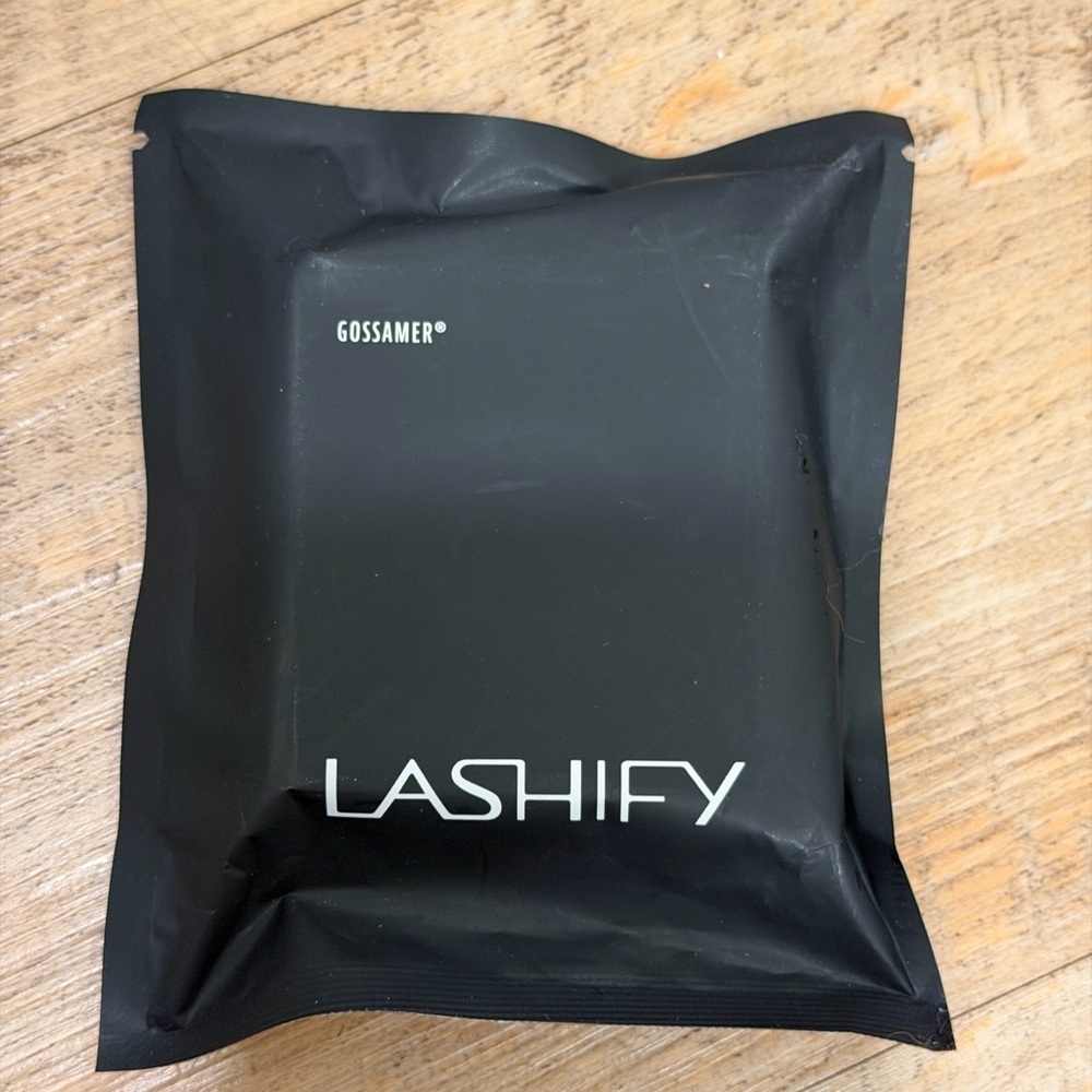LASHIFY V10 Black Wispy Individual Lash Tray - Picture 2 of 2